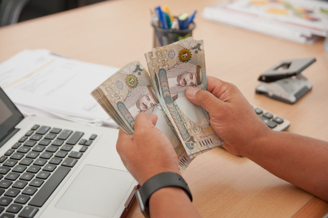 Man,Counting,Bahrain,Currency