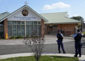 Father of boy accused of stabbing 2 Sydney clerics saw no signs of extremism, Muslim leader says
