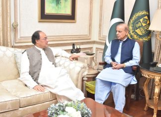 Finance minister briefs PM about his upcoming meetings with IFIs during US visit
